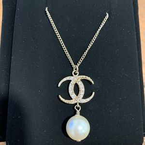 CC Chanel Necklace w/ Pearl